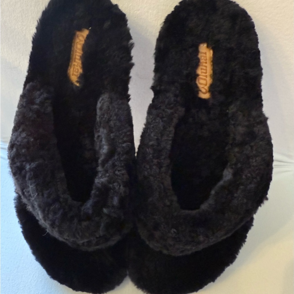 OLUKAI FURRY SLIPPER SANDALS NWOT size 8